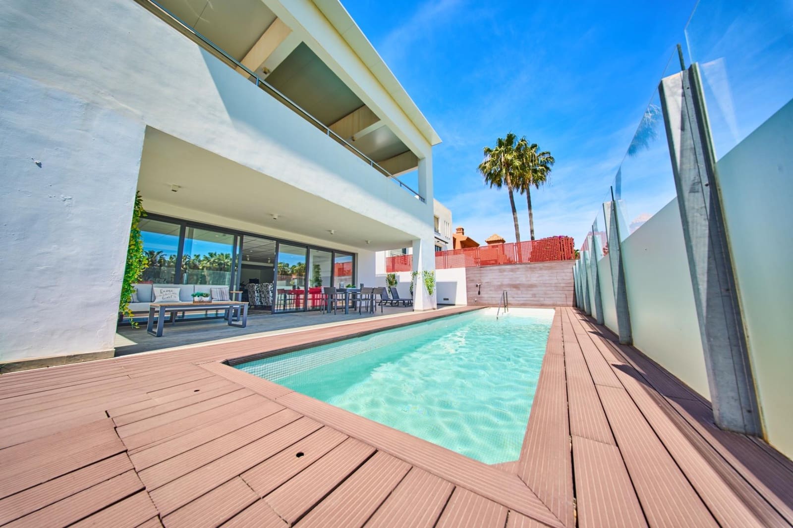 Chalet de 4 habitaciones en Motril en venta con piscina - 1.490.000 € (Ref: 9791254)