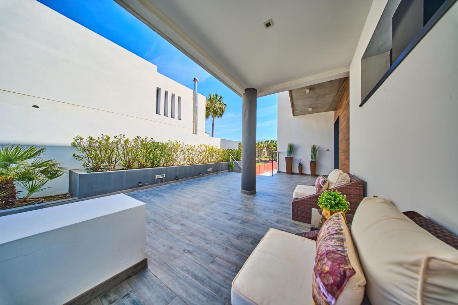 Chalet de 4 habitaciones en Motril en venta con piscina - 1.490.000 € (Ref: 9791254)