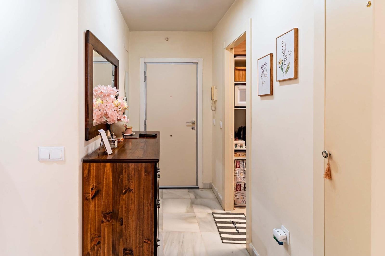 2 makuuhuone Ranta-asunto myytävänä paikassa Roquetas de Mar mukana uima-altaan 
autotalli - 265 000 € (Ref: 9791256)