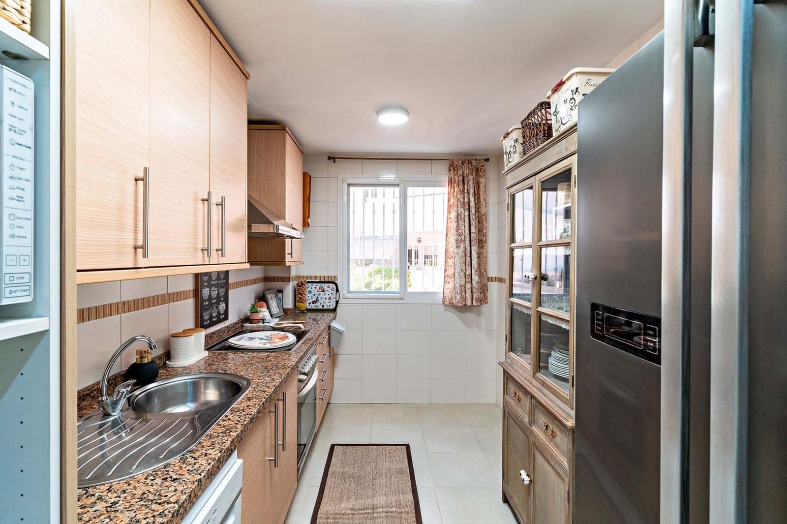 2 makuuhuone Ranta-asunto myytävänä paikassa Roquetas de Mar mukana uima-altaan 
autotalli - 265 000 € (Ref: 9791256)