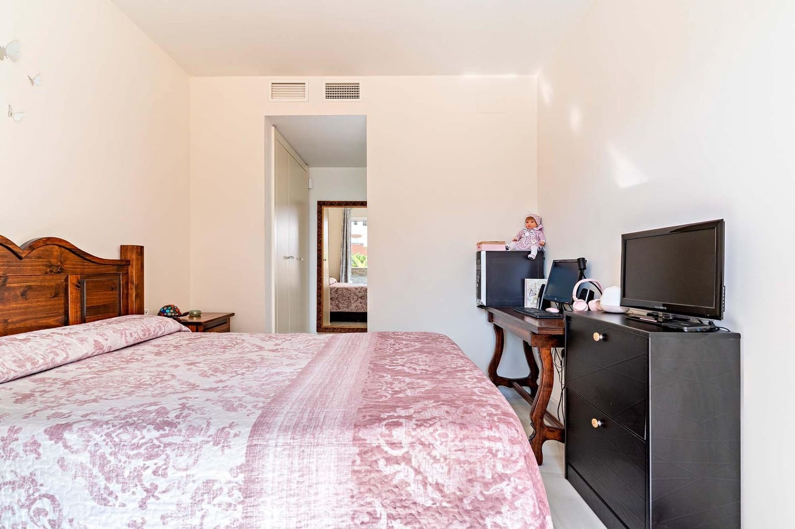 2 makuuhuone Ranta-asunto myytävänä paikassa Roquetas de Mar mukana uima-altaan 
autotalli - 265 000 € (Ref: 9791256)