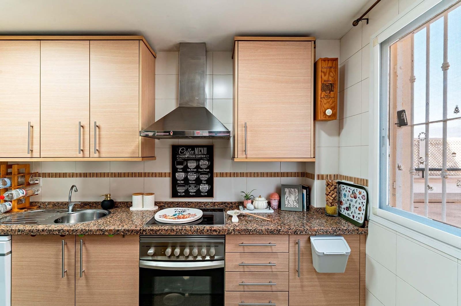 2 makuuhuone Ranta-asunto myytävänä paikassa Roquetas de Mar mukana uima-altaan 
autotalli - 265 000 € (Ref: 9791256)