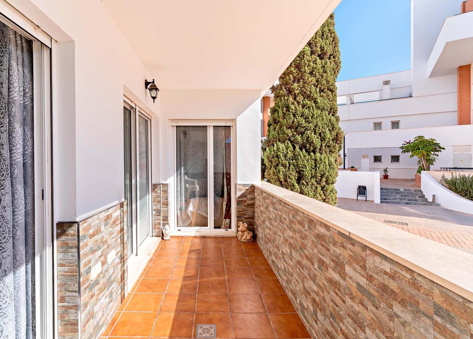 2 makuuhuone Ranta-asunto myytävänä paikassa Roquetas de Mar mukana uima-altaan 
autotalli - 265 000 € (Ref: 9791256)