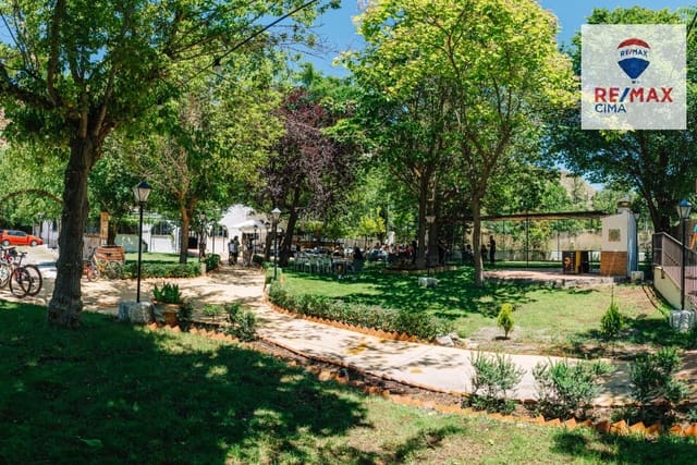 6 sypialnia Komercyjne na sprzedaż w Pinos Genil z garażem - 65 000 € (Ref: 9794875)