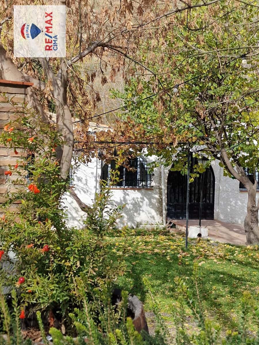 6 bedroom Commercial for sale in Pinos Genil with garage - € 65,000 (Ref: 9794875)