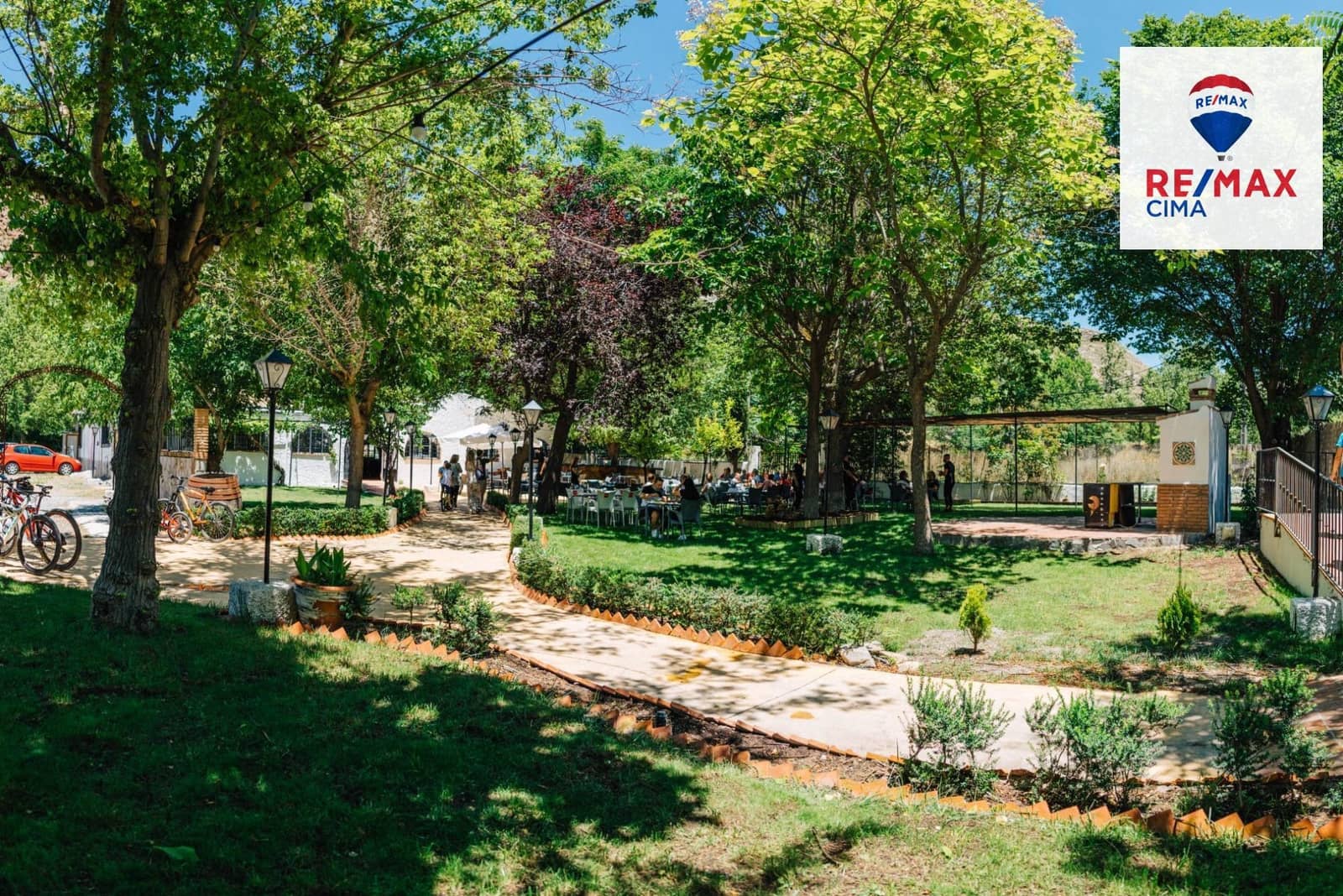 6 bedroom Commercial for sale in Pinos Genil with garage - € 65,000 (Ref: 9794875)