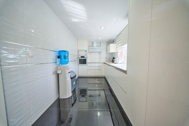 4 chambre Villa/Maison Semi-Mitoyenne à vendre à Las Gabias avec piscine - 279 900 € (Ref: 9799465)