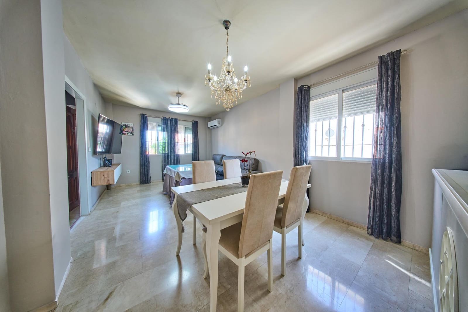 4 chambre Villa/Maison Semi-Mitoyenne à vendre à Las Gabias avec piscine - 279 900 € (Ref: 9799465)