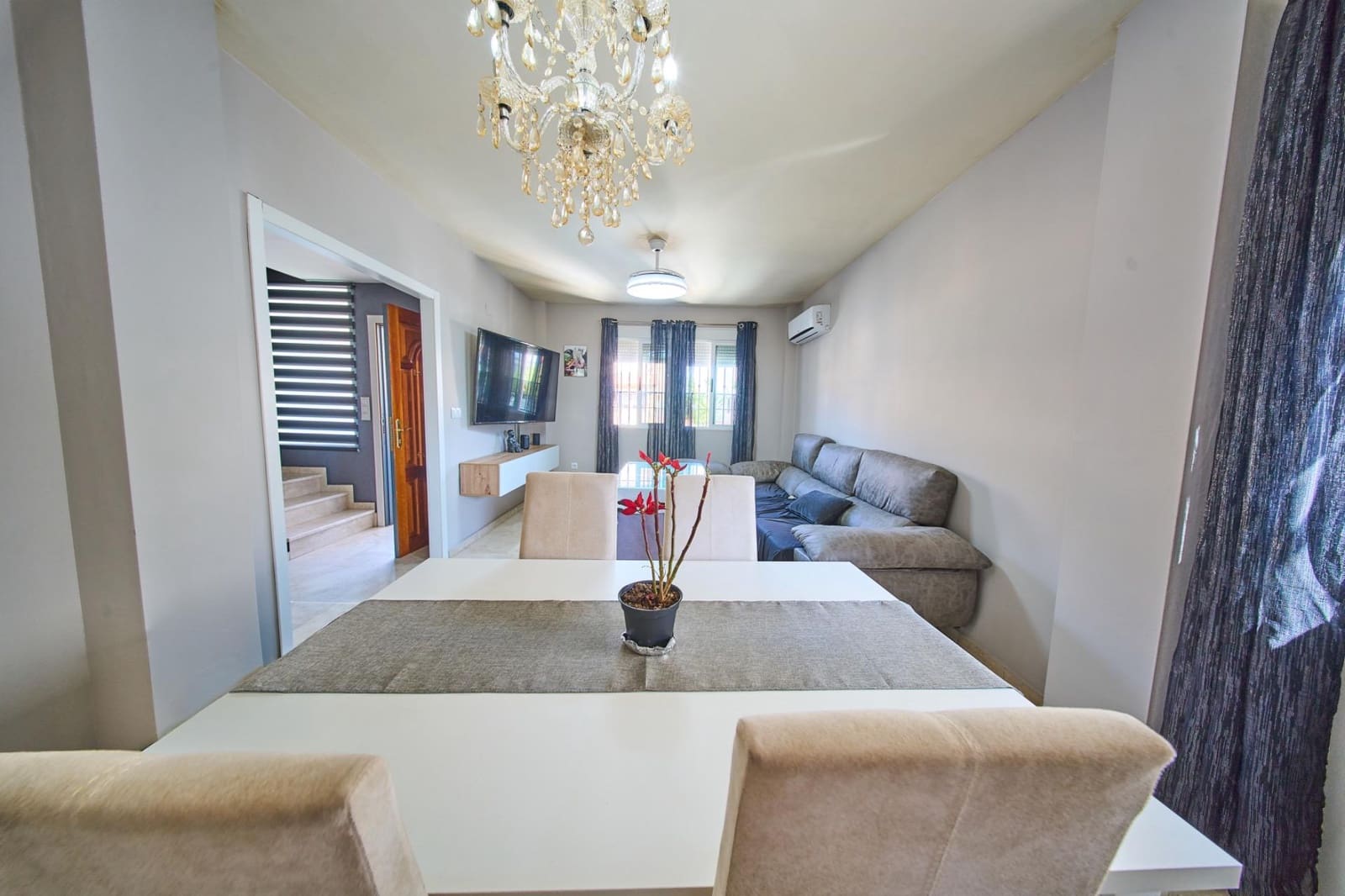 4 chambre Villa/Maison Semi-Mitoyenne à vendre à Las Gabias avec piscine - 279 900 € (Ref: 9799465)