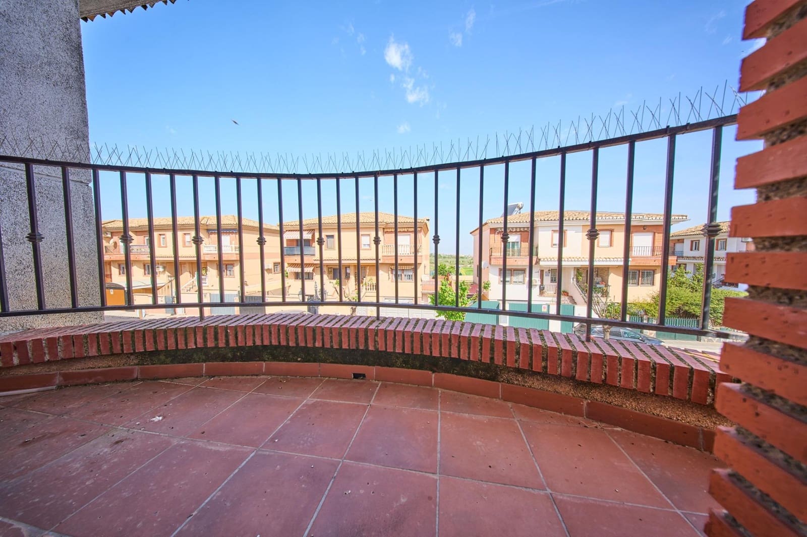 4 chambre Villa/Maison Semi-Mitoyenne à vendre à Las Gabias avec piscine - 279 900 € (Ref: 9799465)