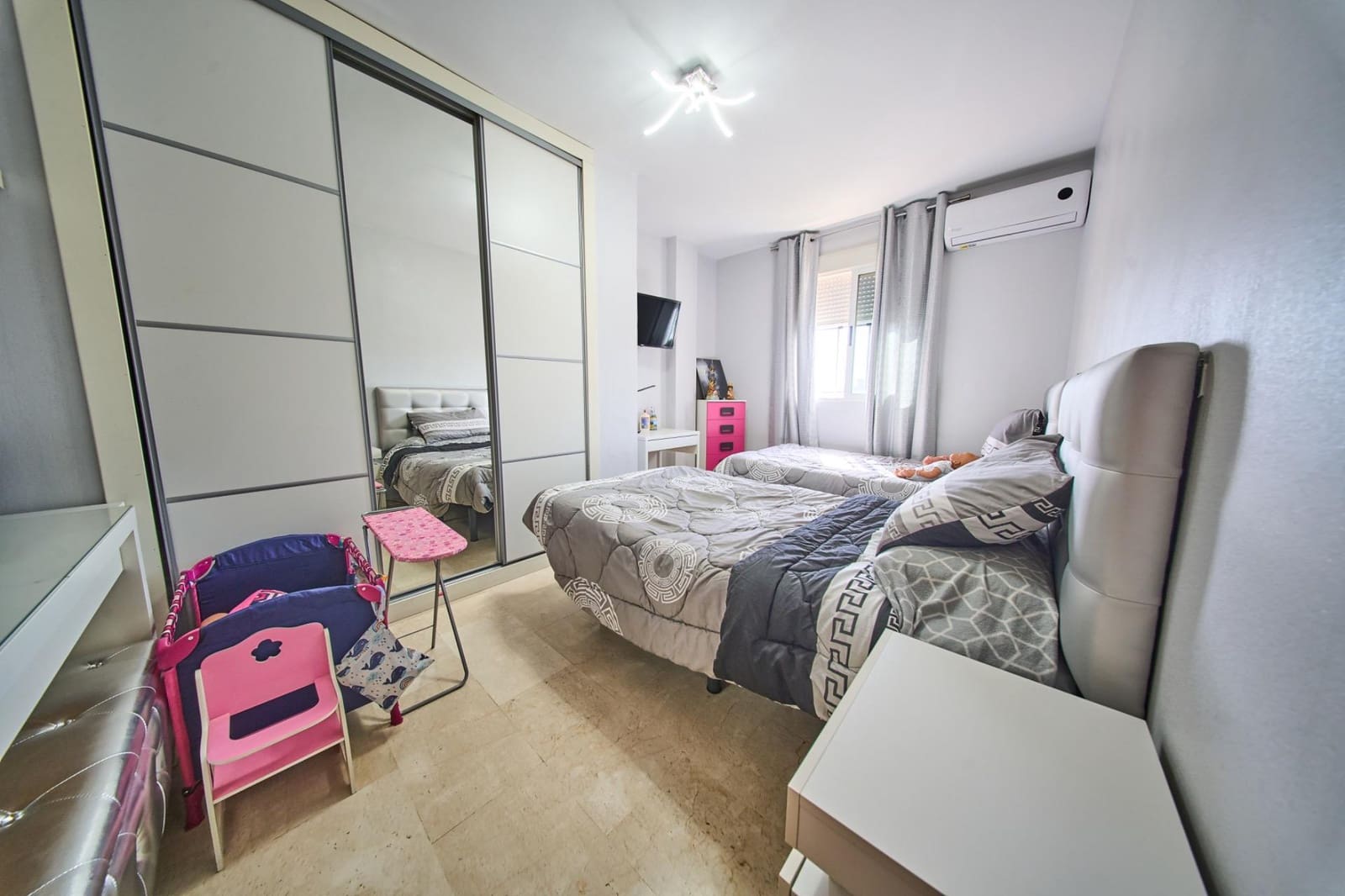 4 chambre Villa/Maison Semi-Mitoyenne à vendre à Las Gabias avec piscine - 279 900 € (Ref: 9799465)