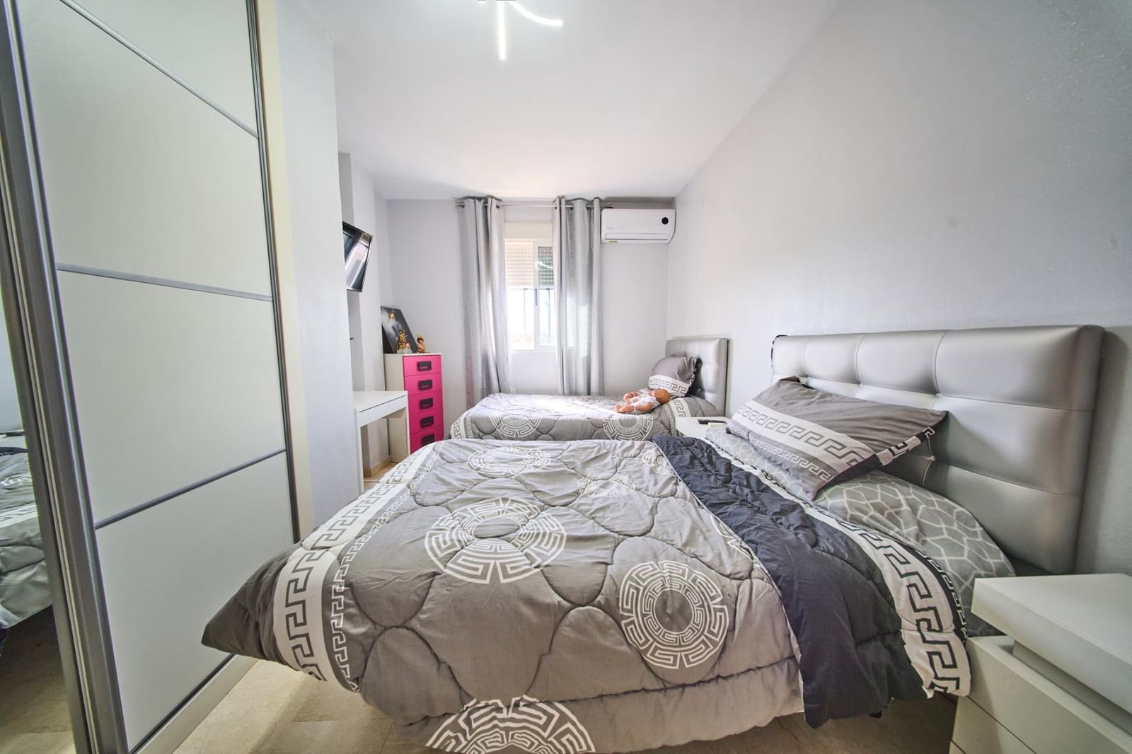 4 chambre Villa/Maison Semi-Mitoyenne à vendre à Las Gabias avec piscine - 279 900 € (Ref: 9799465)