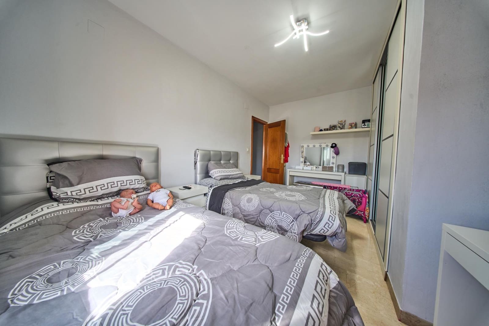 4 chambre Villa/Maison Semi-Mitoyenne à vendre à Las Gabias avec piscine - 279 900 € (Ref: 9799465)