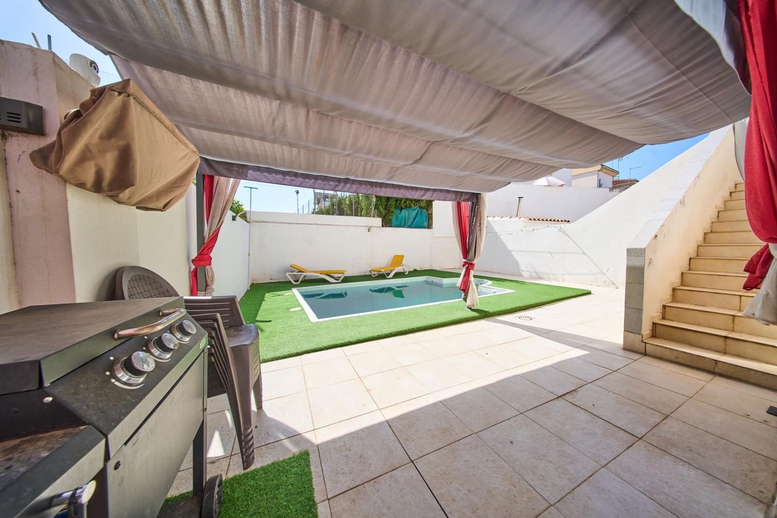 4 chambre Villa/Maison Semi-Mitoyenne à vendre à Las Gabias avec piscine - 279 900 € (Ref: 9799465)