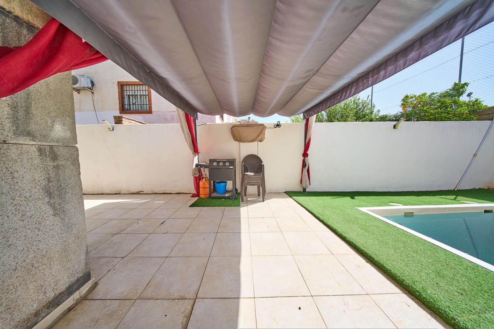 4 chambre Villa/Maison Semi-Mitoyenne à vendre à Las Gabias avec piscine - 279 900 € (Ref: 9799465)