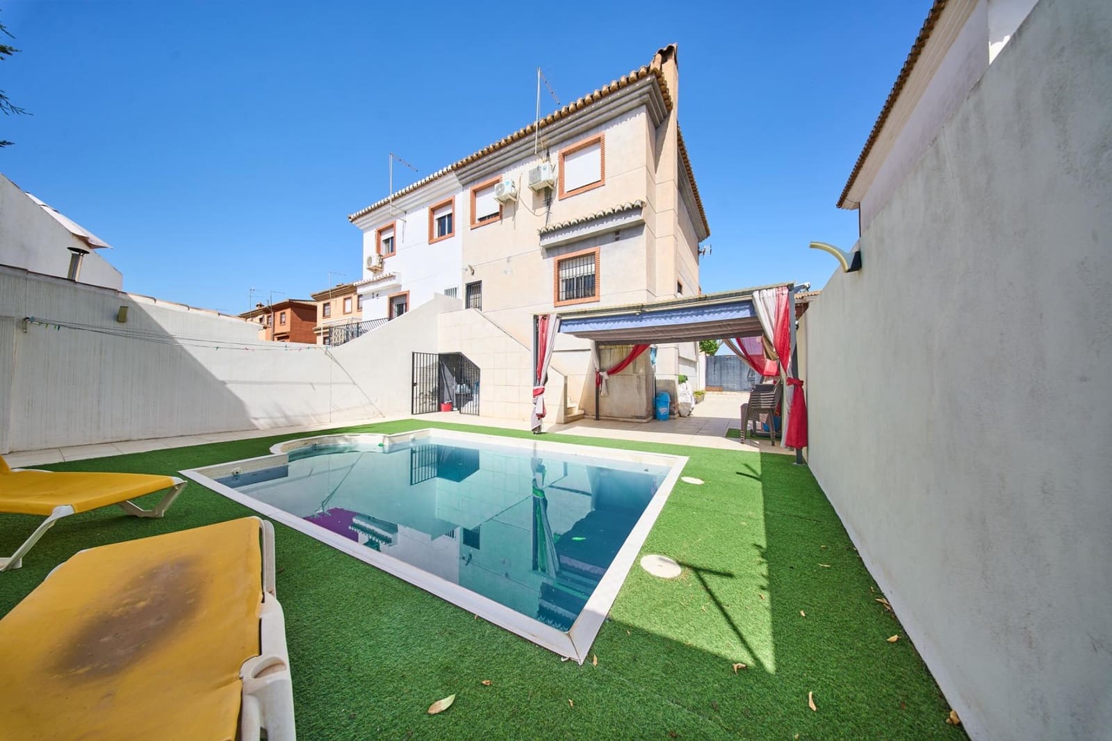 4 chambre Villa/Maison Semi-Mitoyenne à vendre à Las Gabias avec piscine - 279 900 € (Ref: 9799465)