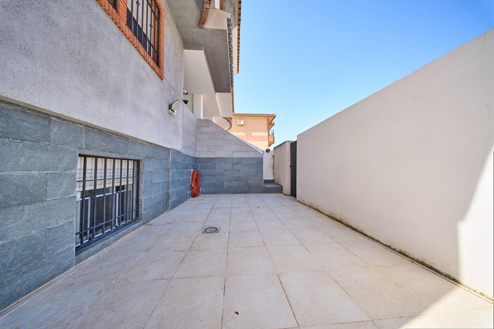 4 chambre Villa/Maison Semi-Mitoyenne à vendre à Las Gabias avec piscine - 279 900 € (Ref: 9799465)