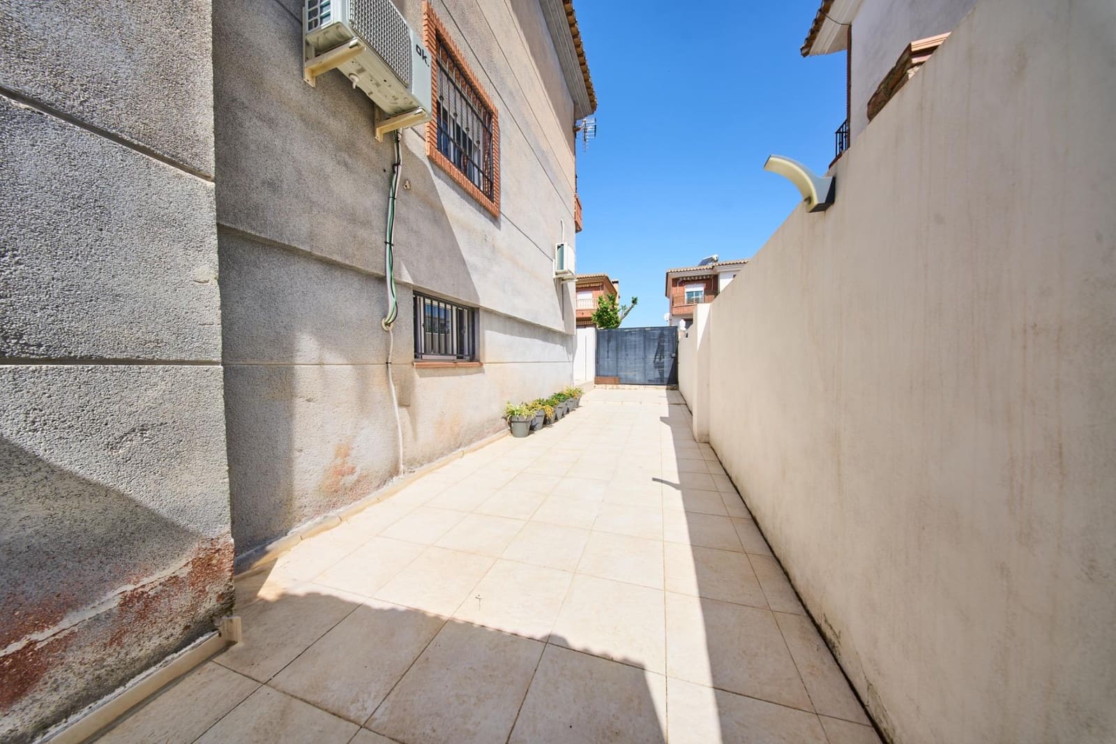 4 chambre Villa/Maison Semi-Mitoyenne à vendre à Las Gabias avec piscine - 279 900 € (Ref: 9799465)