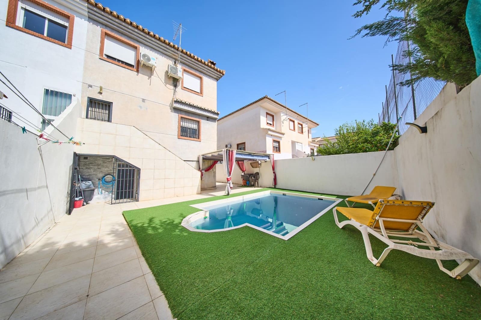 4 chambre Villa/Maison Semi-Mitoyenne à vendre à Las Gabias avec piscine - 279 900 € (Ref: 9799465)