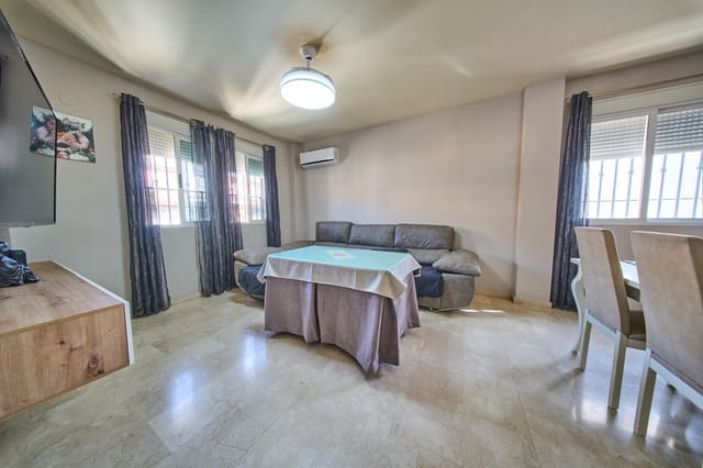 4 soverom Kjedet enebolig til salgs i Las Gabias med svømmebasseng - € 279 900 (Ref: 9799465)