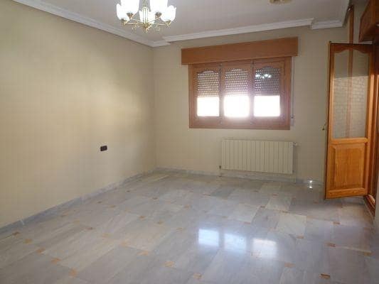 4 bedroom Flat for rent in Padul - € 700 (Ref: 9804543)
