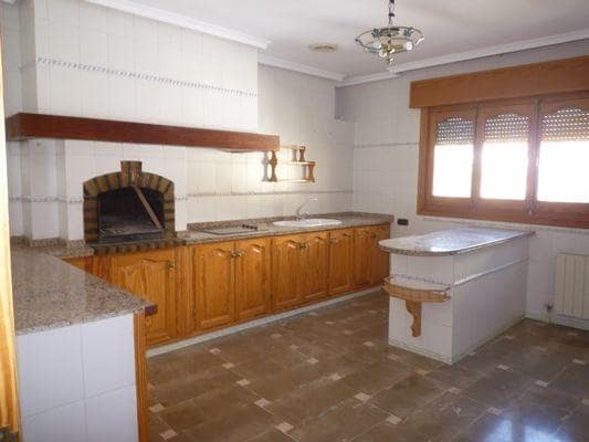 4 bedroom Flat for rent in Padul - € 700 (Ref: 9804543)