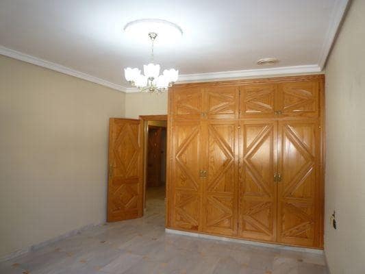 4 bedroom Flat for rent in Padul - € 700 (Ref: 9804543)