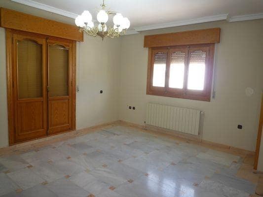 4 bedroom Flat for rent in Padul - € 700 (Ref: 9804543)