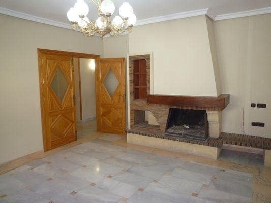 4 bedroom Flat for rent in Padul - € 700 (Ref: 9804543)