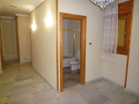 4 bedroom Flat for rent in Padul - € 700 (Ref: 9804543)