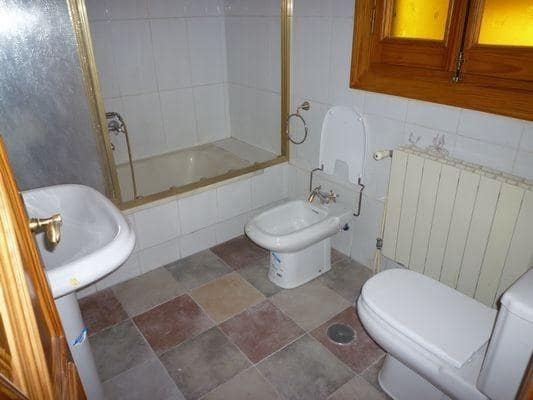 4 bedroom Flat for rent in Padul - € 700 (Ref: 9804543)