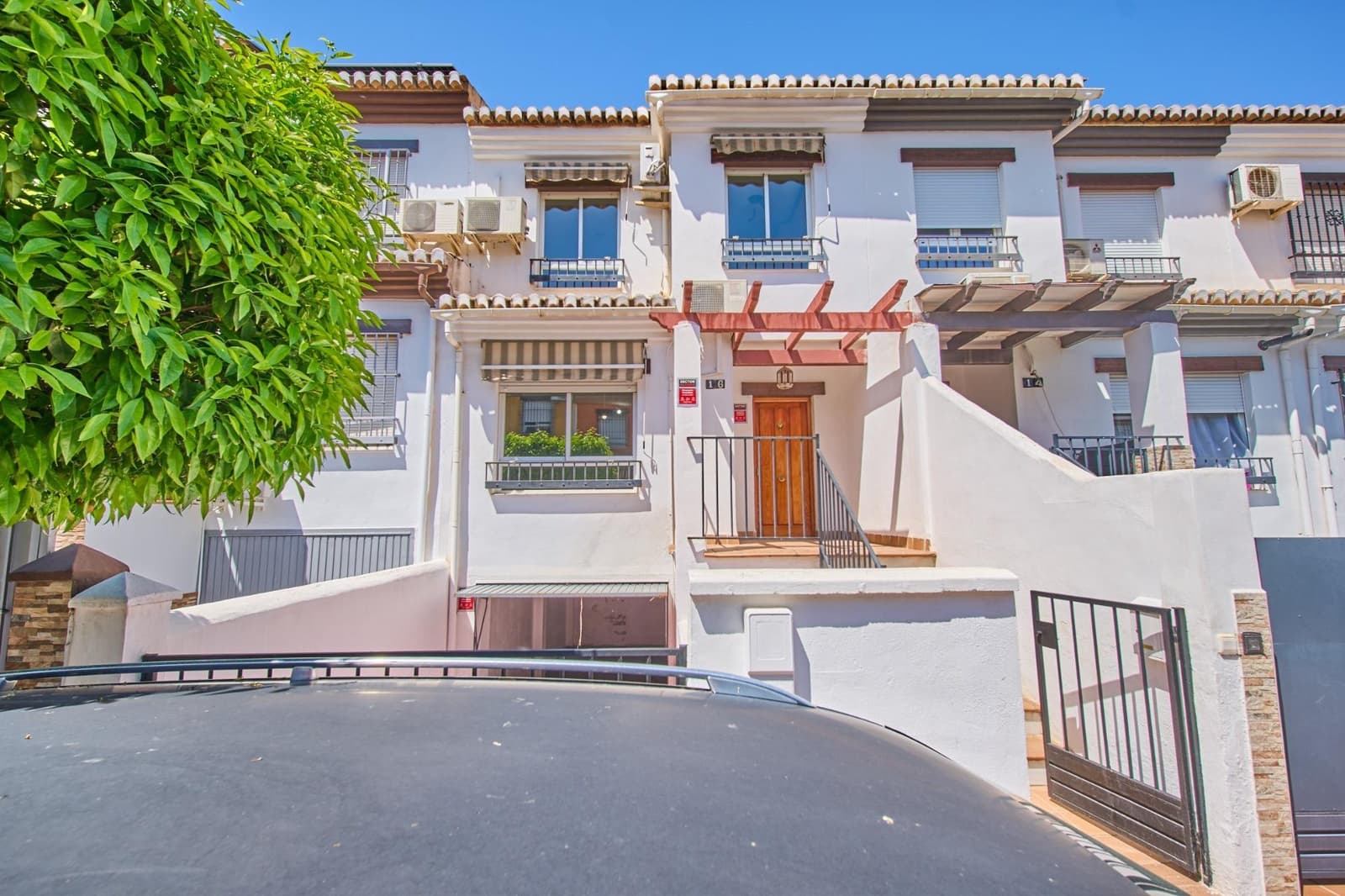 3 bedroom Terraced Villa for sale in Churriana de la Vega with garage - € 260,000 (Ref: 9806643)