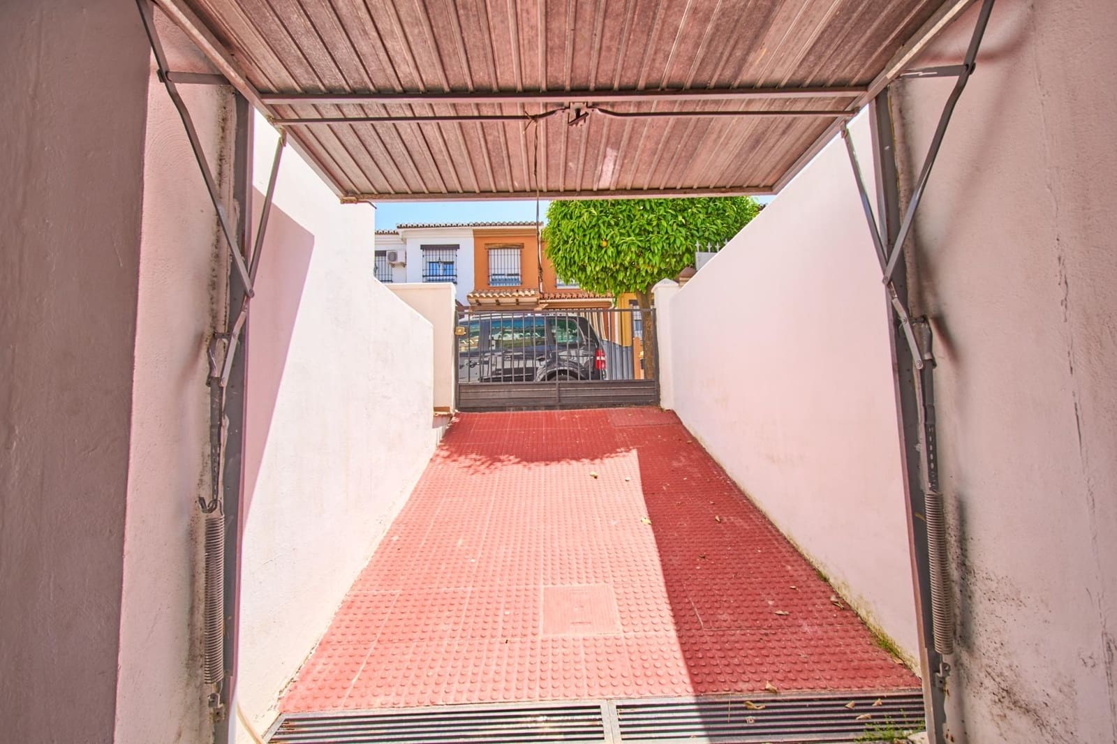 3 bedroom Terraced Villa for sale in Churriana de la Vega with garage - € 260,000 (Ref: 9806643)