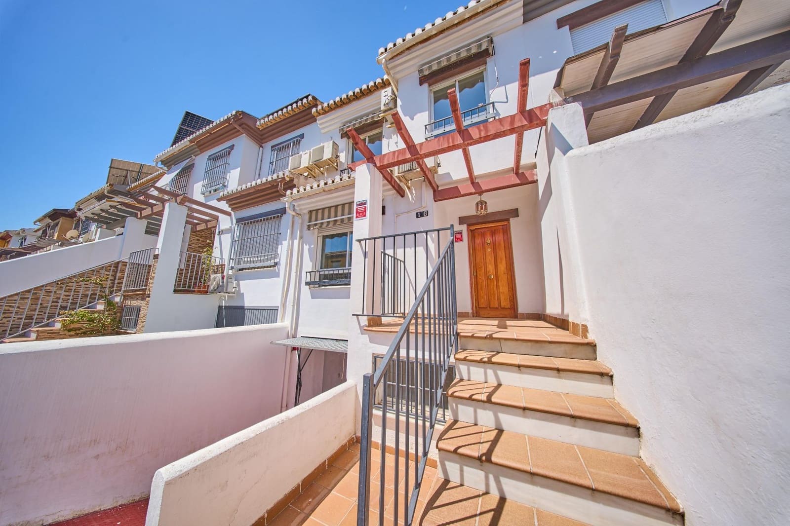 3 bedroom Terraced Villa for sale in Churriana de la Vega with garage - € 260,000 (Ref: 9806643)