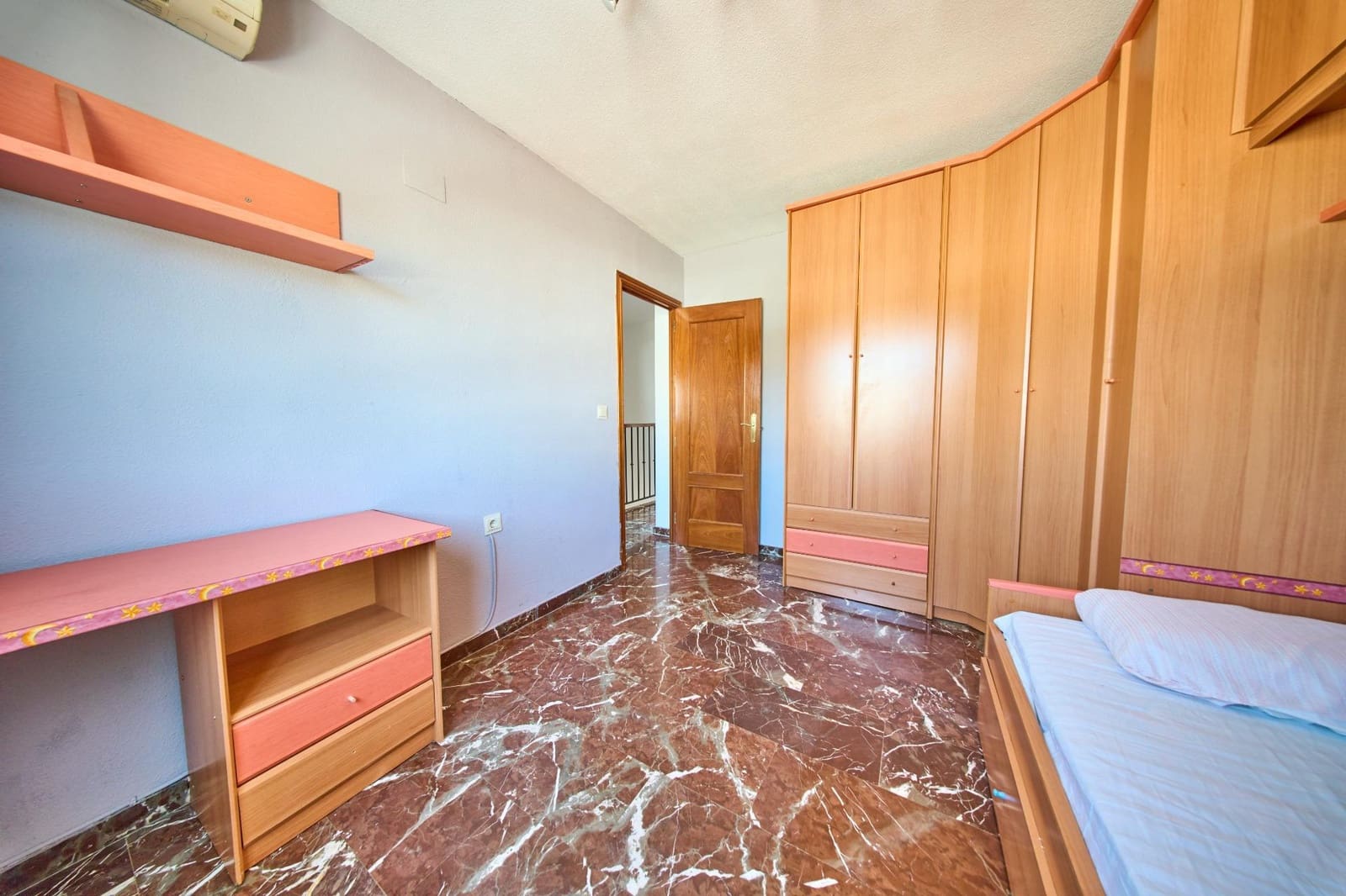 3 bedroom Terraced Villa for sale in Churriana de la Vega with garage - € 260,000 (Ref: 9806643)