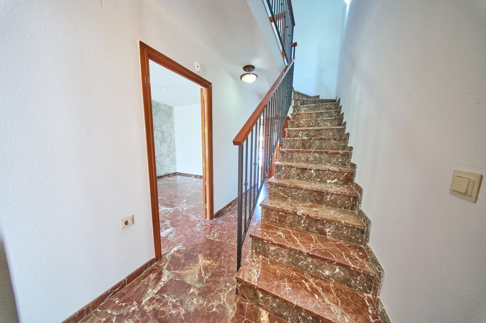 3 bedroom Terraced Villa for sale in Churriana de la Vega with garage - € 260,000 (Ref: 9806643)