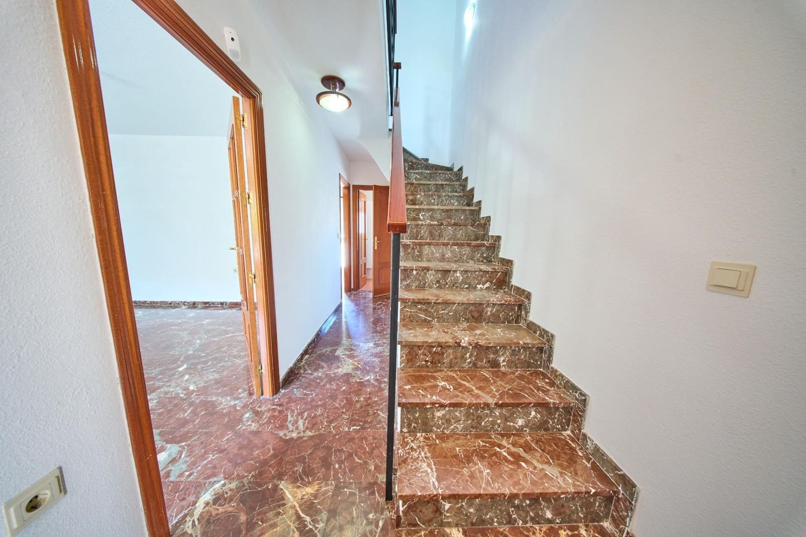 3 bedroom Terraced Villa for sale in Churriana de la Vega with garage - € 260,000 (Ref: 9806643)