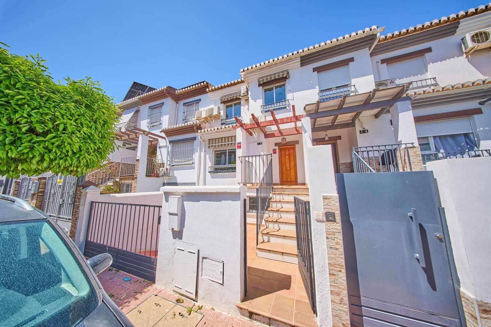 3 bedroom Terraced Villa for sale in Churriana de la Vega with garage - € 260,000 (Ref: 9806643)
