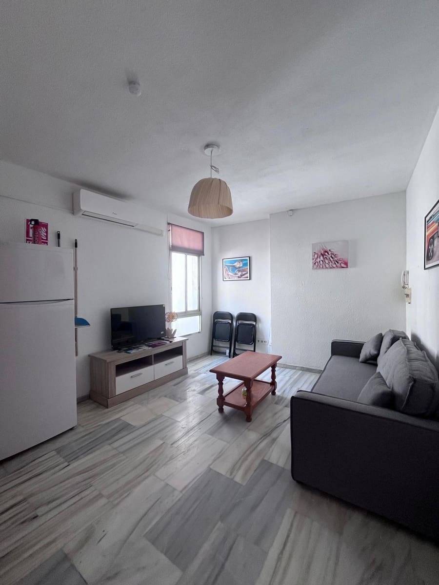 Ático de 2 habitaciones en Granada ciudad en alquiler - 875 € (Ref: 9808182)
