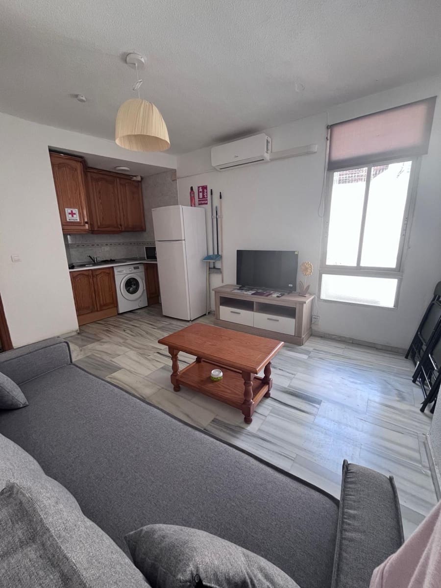 Ático de 2 habitaciones en Granada ciudad en alquiler - 875 € (Ref: 9808182)