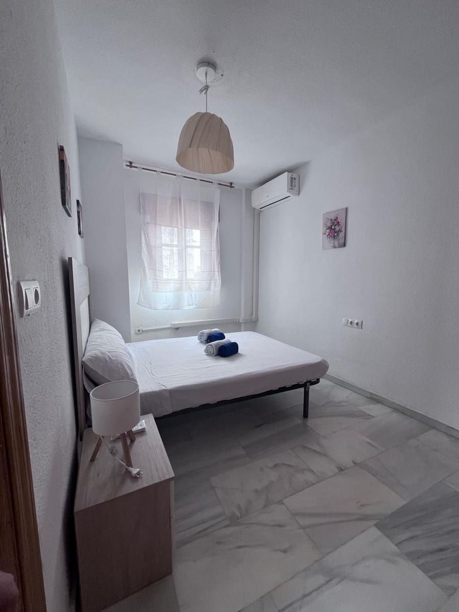 Ático de 2 habitaciones en Granada ciudad en alquiler - 875 € (Ref: 9808182)