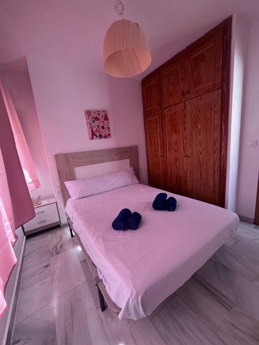 Ático de 2 habitaciones en Granada ciudad en alquiler - 875 € (Ref: 9808182)