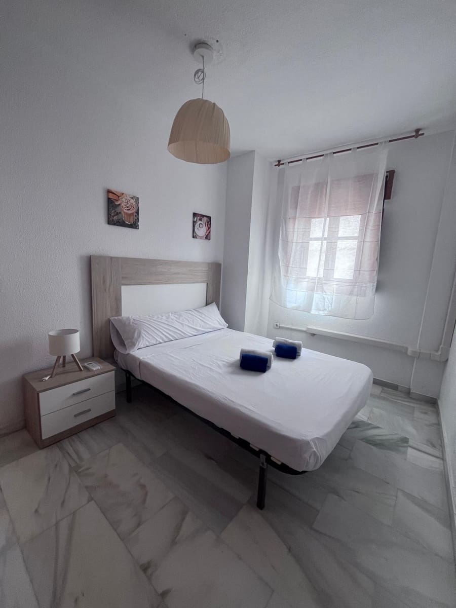 Ático de 2 habitaciones en Granada ciudad en alquiler - 875 € (Ref: 9808182)