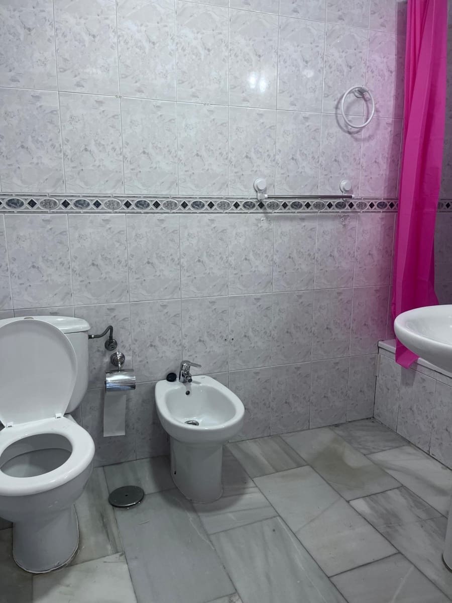 Ático de 2 habitaciones en Granada ciudad en alquiler - 875 € (Ref: 9808182)
