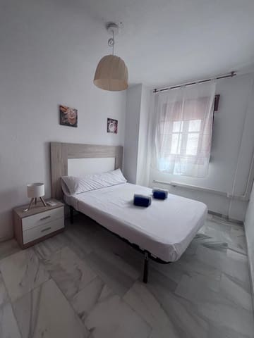 Ático de 2 habitaciones en Granada ciudad en alquiler - 875 € (Ref: 9808182)