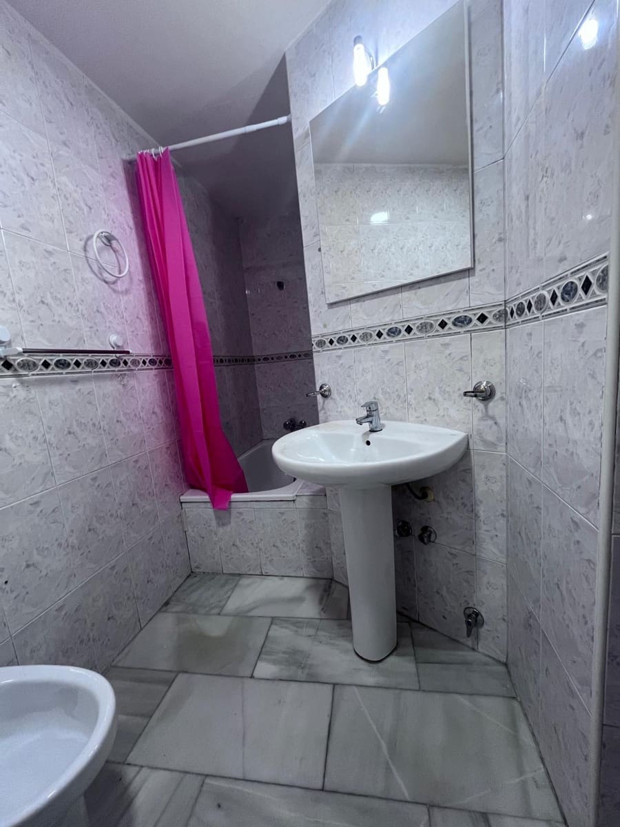 Ático de 2 habitaciones en Granada ciudad en alquiler - 875 € (Ref: 9808182)