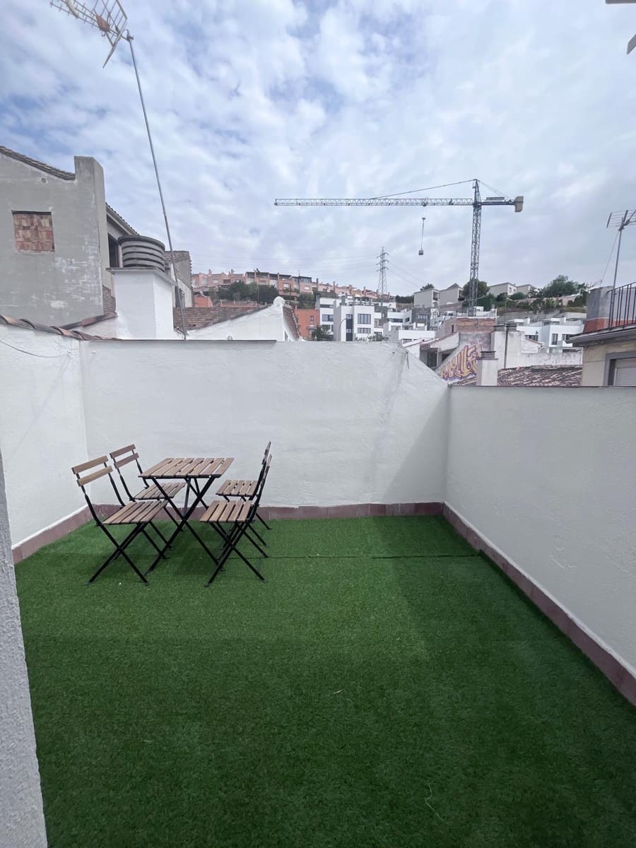 Ático de 2 habitaciones en Granada ciudad en alquiler - 875 € (Ref: 9808182)
