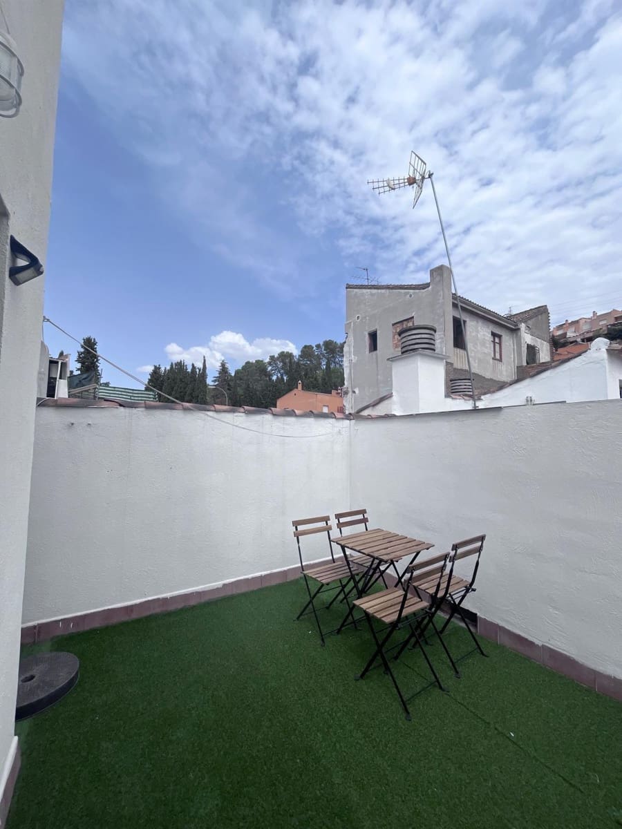 Ático de 2 habitaciones en Granada ciudad en alquiler - 875 € (Ref: 9808182)