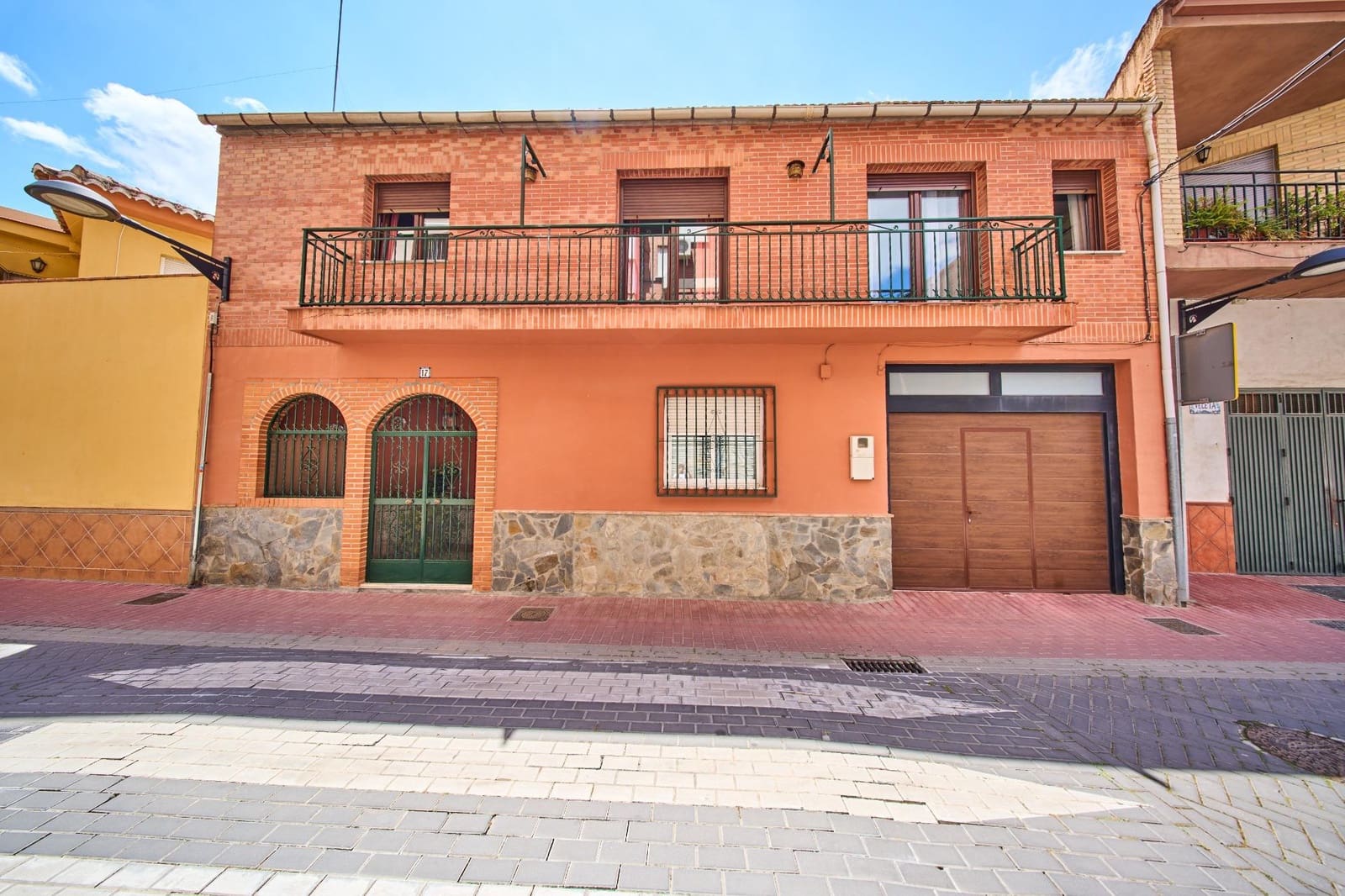 Pareado de 5 habitaciones en Armilla en venta con garaje - 290.000 € (Ref: 9818079)