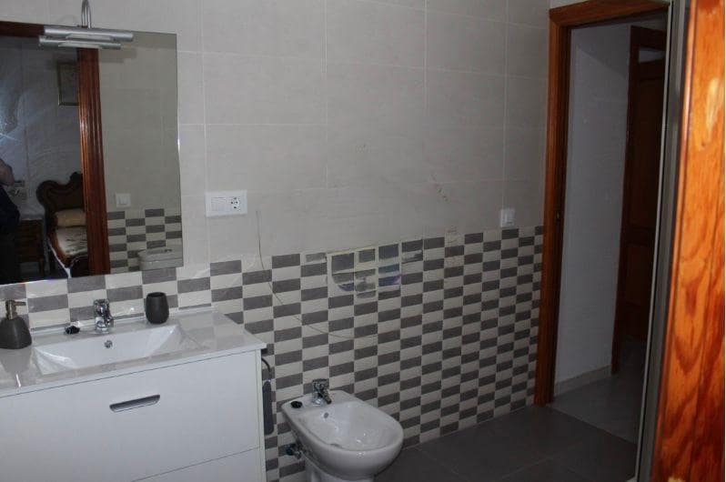 4 bedroom Villa for sale in Yator with garage - € 145,000 (Ref: 9822806)